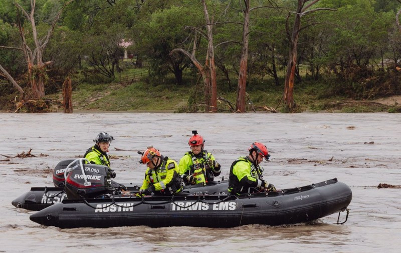 Ce a rămas în urma inundațiilor din Texas, unde au murit cel puțin 43 de oameni: 750 de copii se aflau într-o tabără complet distrusă de ape