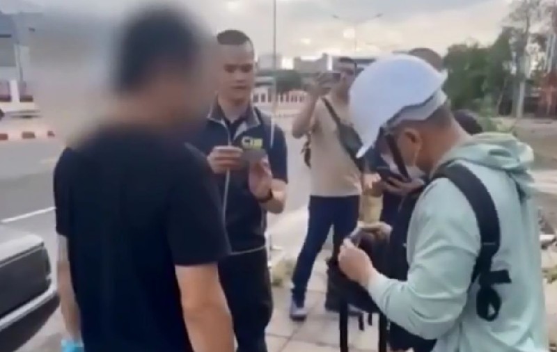 Măriri de organ sexual masculin efectuate de un fals medic într-o mașină din Bangkok. Cât cerea pentru operație