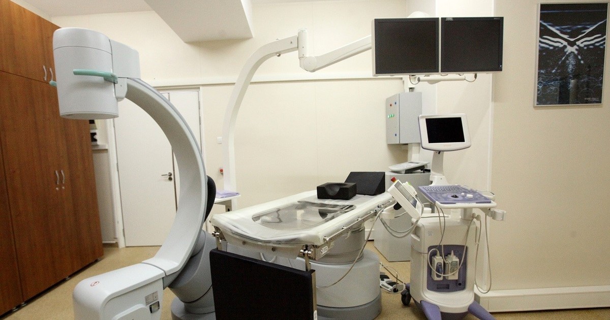 Persoanele bolnave de SIDA și cancer vor primi indemnizație socială dacă nu au cotizat cel puțin 15 ani la sistemul de pensii, potrivit Ministerului Muncii. Spital cu aparatură medicală