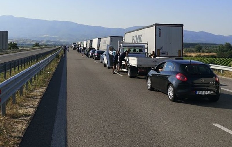 UPDATE | Cozi de kilometri la singurul punct de trecere a frontierei din Bulgaria în Grecia: “Se înaintează cam 10 metri la 10 minute”. Ce soluție au oferit autoritățile elene