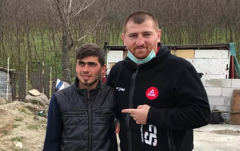 Cătălin Moroșanu, dezamăgit de tăticul călăreț după ce și-a vândut casa. Sergiu l-a sunat pe luptător: „A cheltuit toţi banii şi s-a întors tot în sărăcia aia”