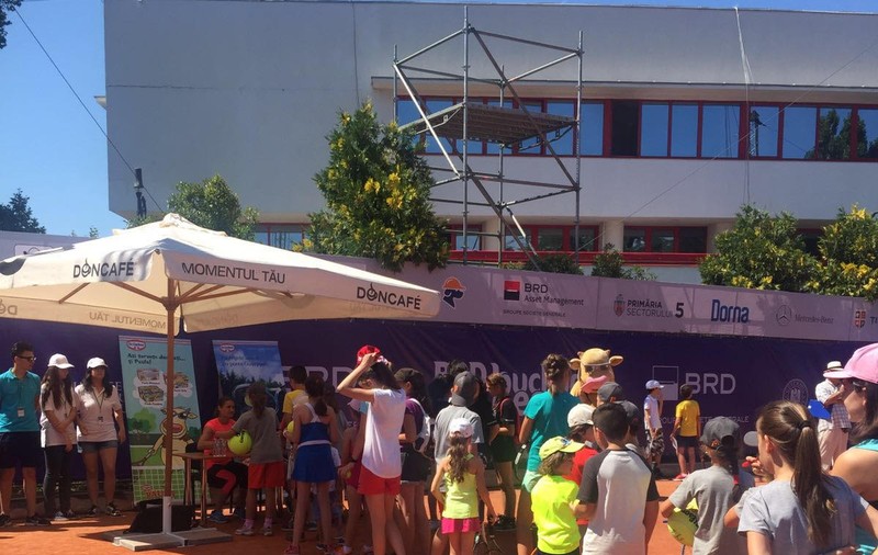 Openul de tenis al României. Simona Halep a dat autografe la foc automat, la ”Kids Day”. O nuntă a perturbat calificările de sâmbătă / FOTO&VIDEO
