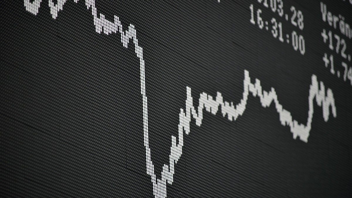 INS: Economia României a scăzut cu 4,5% în primele nouă luni din 2020. Trimestrul al treilea, cu 5,7% sub nivelul din 2019. Grafic economic