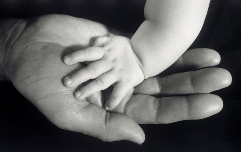 Adopția, posibilă soluție pentru cuplurile infertile