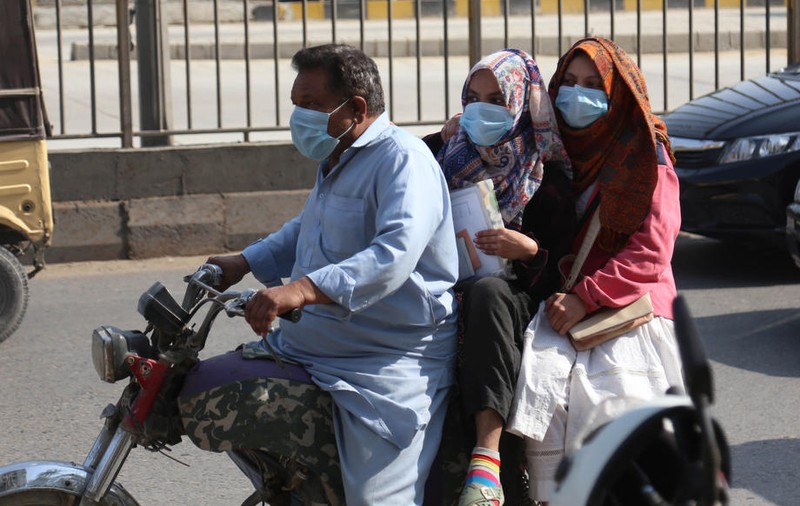 O femeie însărcinată din Pakistan a ajuns la spital cu un cui înfipt în cap, după ce un vraci i-a prezis că așa va naște un băiat