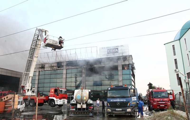 Incendiu puternic lângă Capitală, la o fabrică de textile