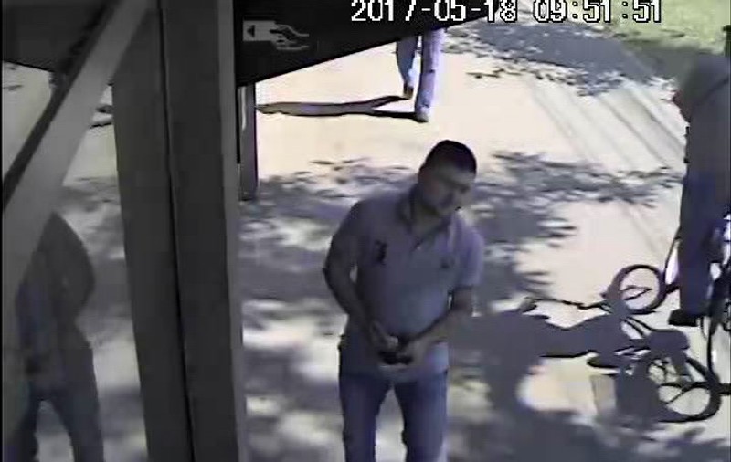 Un tânăr din Sibiu a luat banii uitați de o femeie în bancomat. Ce a făcut bărbatul, după ce s-a văzut la televizor