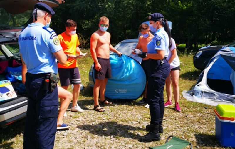 Ce a păţit bărbatul cu COVID-19 găsit la picnic în Sinaia, când trebuia să stea în izolare la domiciliu