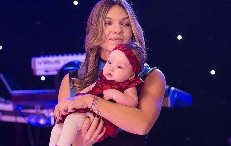Simona Halep se antrenează să devină mămică! A fost la botezul nepoatei Tania