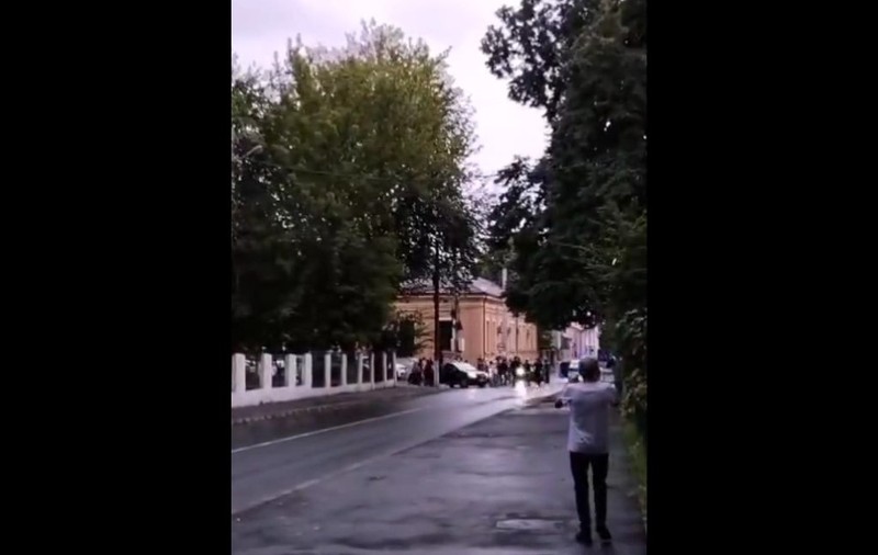 Doi bărbaţi, reţinuţi la Turnu Măgurele, după ce au atacat polițiștii care au prins un copil de 14 ani conducând pe contrasens
