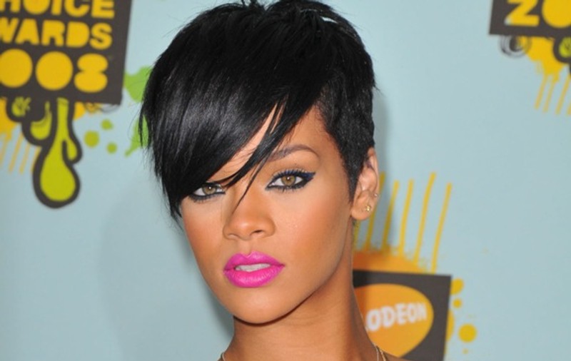 Rihanna dă milioane de dolari anual pentru look-ul ei