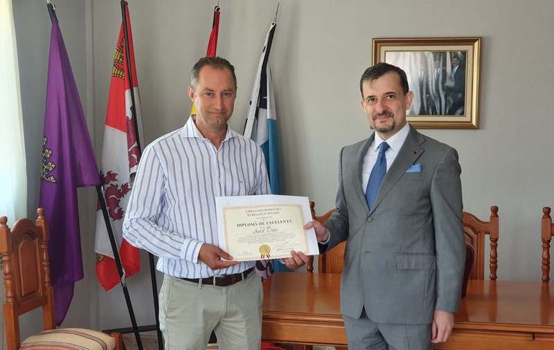 Primul primar român din Spania, premiat de Ambasada României în Spania. „A avut temeritatea să coboare în teren”