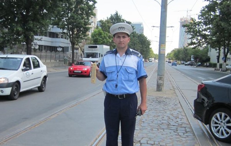 Ai idee cât câştigă cel mai bine plătit poliţist din România?
