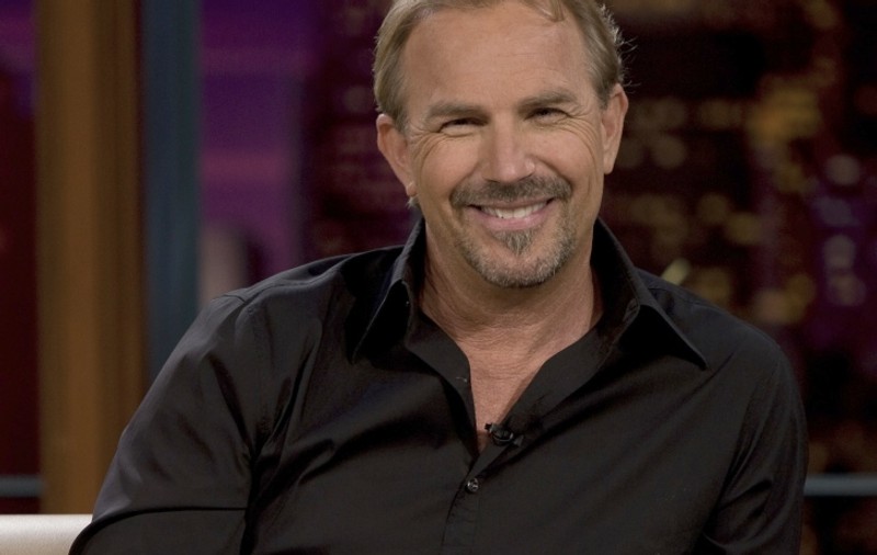 Kevin Costner curăţă Golful Mexic de petrol 