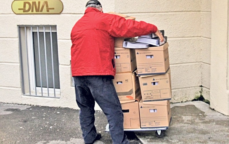 Judecători, poliţişti şi procurori, implicaţi în afaceri ilegale cu locuinţe