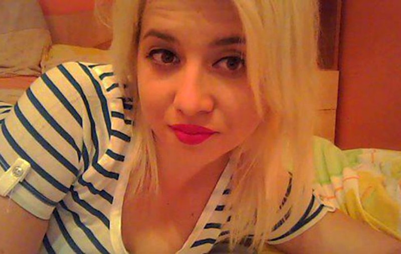 Sexy contrabandista din Vaslui a ajuns la sapă de lemn. Executata silit pentru că nu și-a plătit telefonul
