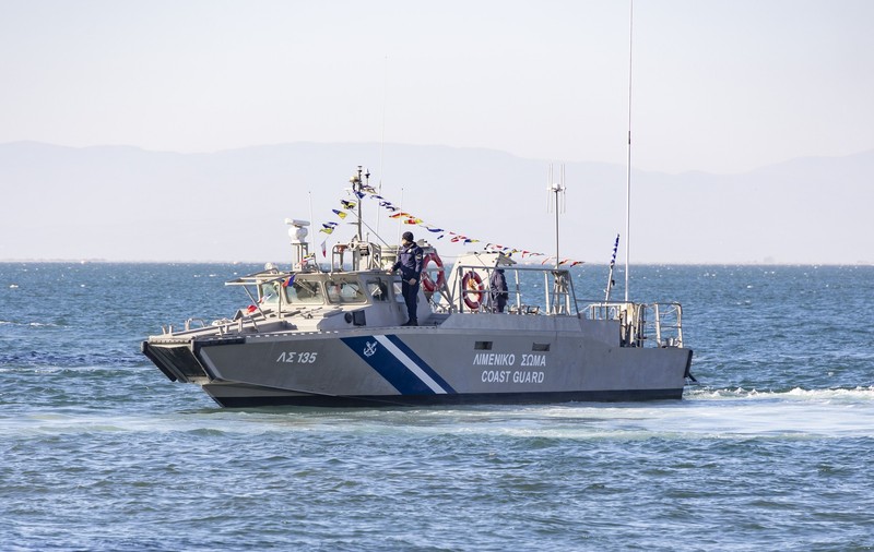 Operaţiune de salvare în largul insulei grecești Chios, după naufragiul unei ambarcaţiuni cu migranţi din Turcia. Trei fete au fost găsite moarte