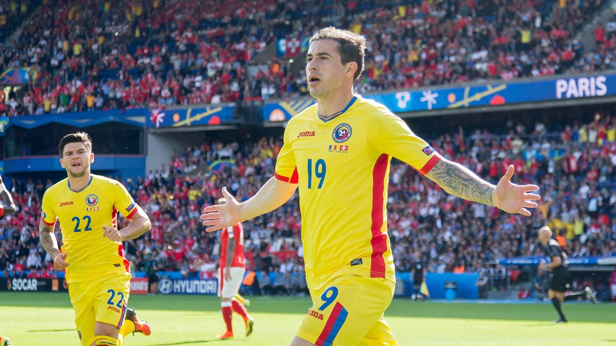 Bogdan Stancu (dreapta) și Cristi Săpunaru, bucuroși după ultimul gol al României la un Campionat European, în 1-1 contra Elveției. Foto: Hepta