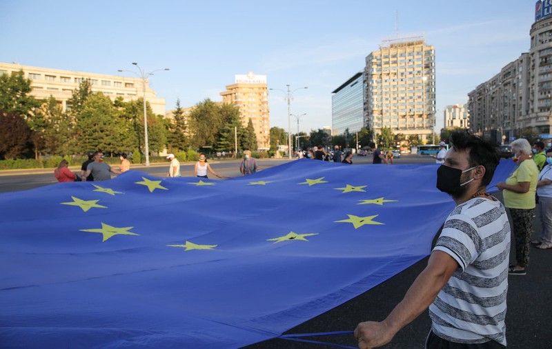 Protest simbolic în Piaţa Victoriei, la doi ani de la violențele înregistrate la “mitingul diasporei” din 10 august. “Vinovații să plătească”