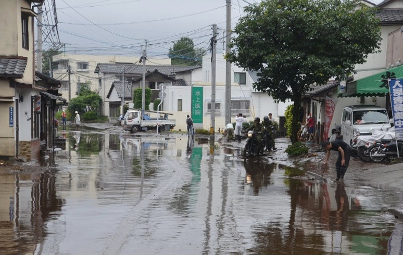 Cel puțin trei morți în inundațiile din Japonia