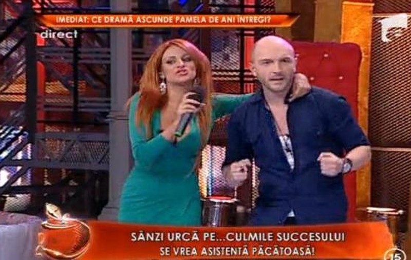 Acoperiți-vă urechile! Sânziana Buruiană a dat probă de Karaoke pentru a-i lua locul Cruduței! Vezi ce a ieșit! VIDEO
