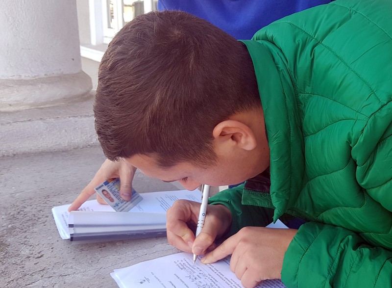 Ion a completat cu grijă cererea de voucher pentru proteză