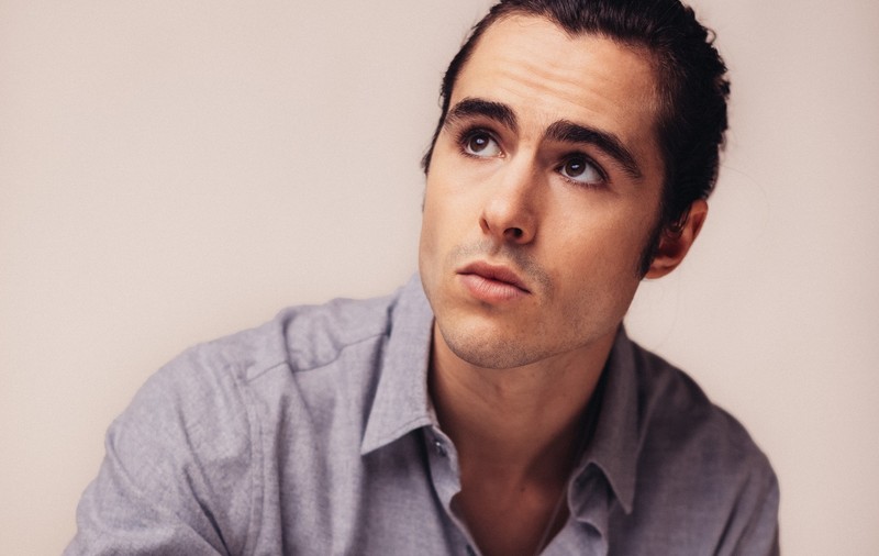 Ben Schnetzer a semnat pentru rolul celebrului dirijor român Sergiu Celibidache în filmul „Cravata galbenă”, în locul lui Rupert Friend
