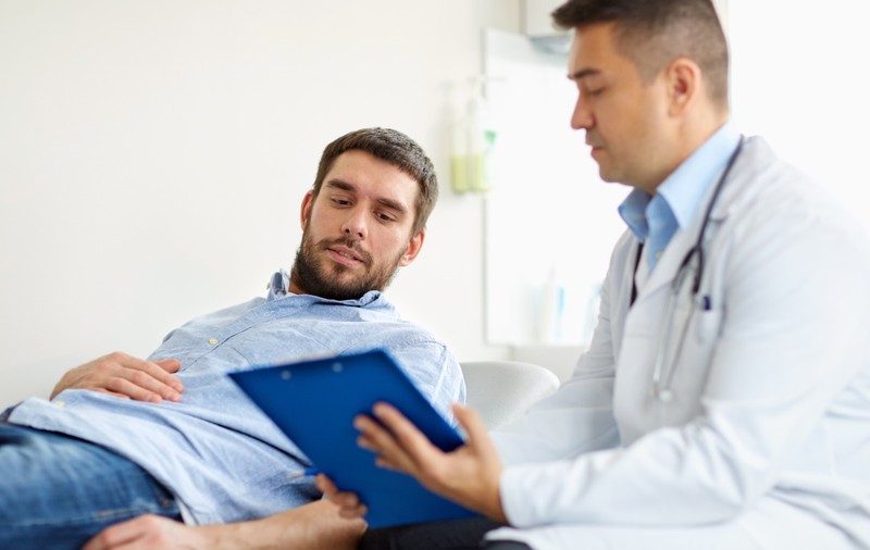 Medicii MedLife îți explică ce analize e nevoie să repeți periodic ca bărbat, pentru a preveni sau monitoriza afecțiunile cel mai des întâlnite în România