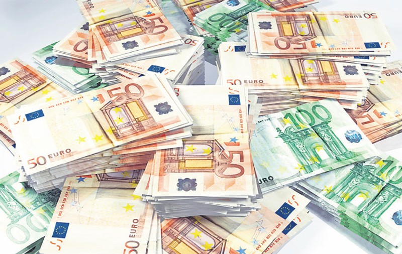 Curs valutar. Euro a atins maximul ultimelor trei luni