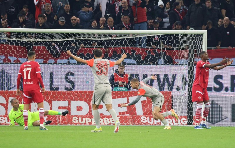 FCSB a învins-o pe Dinamo în deplasare cu 2-0, dar Gigi Becali anunță amenzi