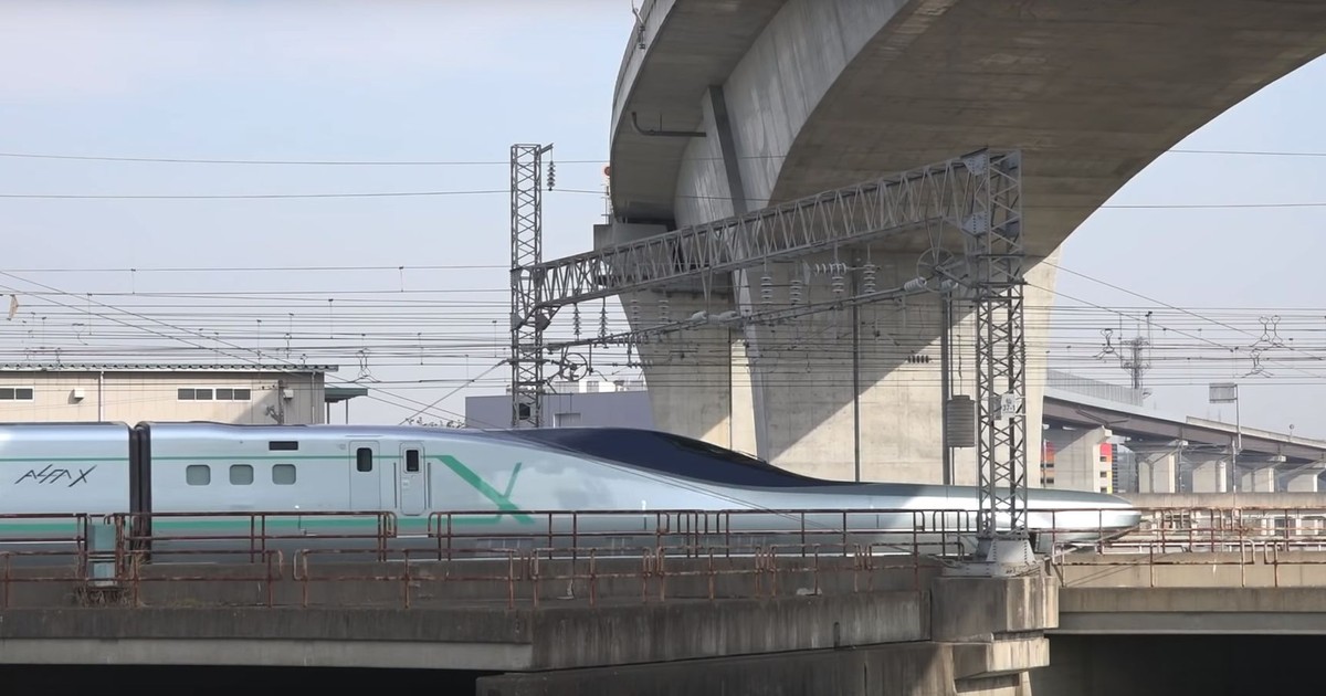 Japonezii curăță un tren de mare viteză în doar 7 minute. Tren Shinkansen de mare viteză din Japonia