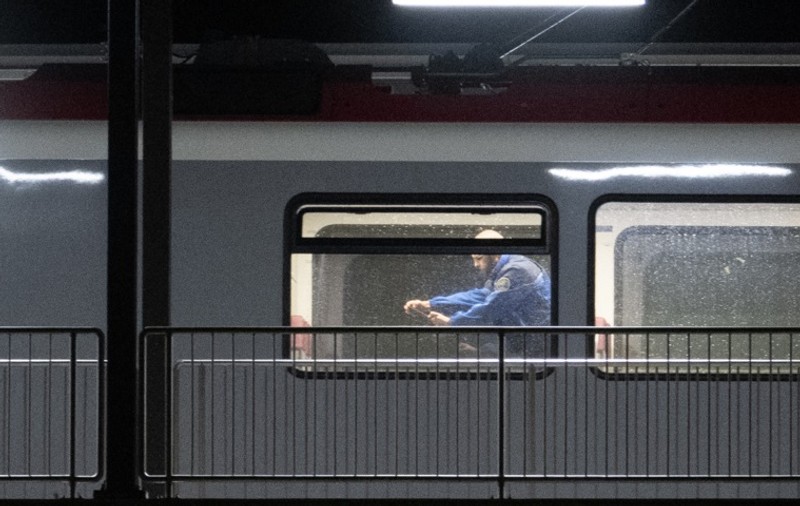 Toți pasagerii unui tren din Elveția au fost luați ostatici de un iranian. Poliția l-a ucis după 4 ore: „Nici terorist, nici jihadist”