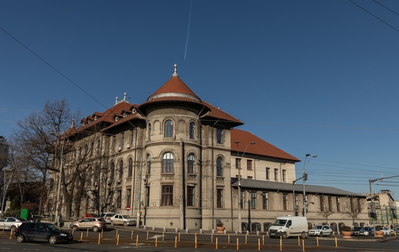 Primarul Băluță cere din nou evacuarea Colegiului Șincai, „în termen de trei zile”, pentru lucrări la clădire