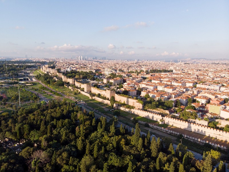 Zidurile și turnurile cetății antice din Constantinopol
