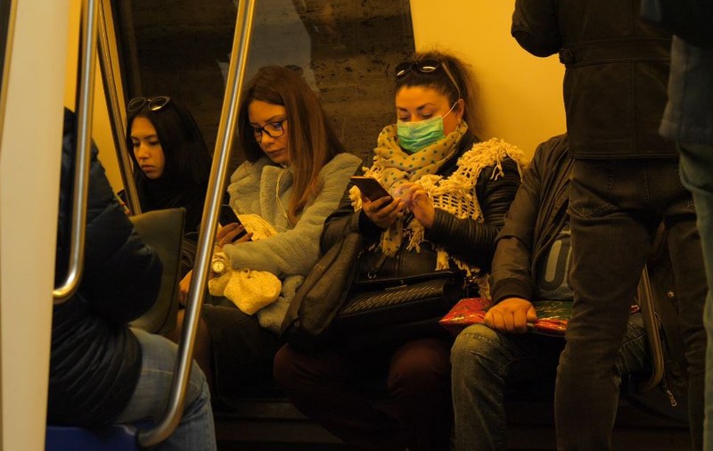 Cum se adaptează bucureștenii la închiderea școlilor și ce părere au despre înmulțirea cazurilor de coronavirus