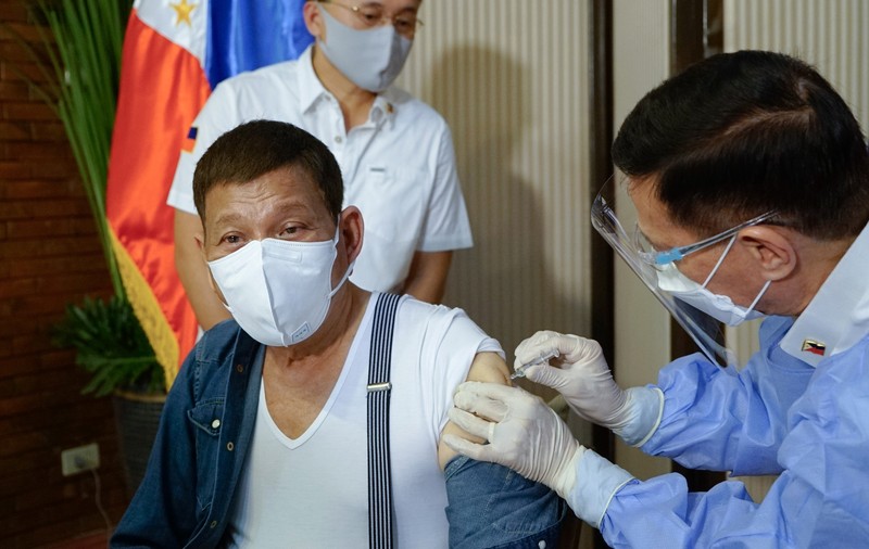 Președintele din Filipine îi amenință cu închisoarea pe cei care refuză vaccinul anti-COVID-19