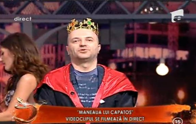 ”Pentru cei ce nu-nțelege/M-am născut ca să fiu REGE!”. CAPATOS, așa cum nu l-ai mai văzut: cu BANI pe frunte, COROANĂ cu PIETRE, CÂNTÂND MANELE! 