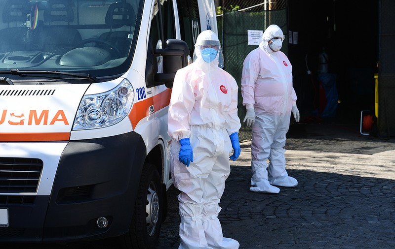 Medic de la Ambulanța Iași: „Suntem depășiți, prevăd curând un colaps”. Au apărut infectări în rândul personalului