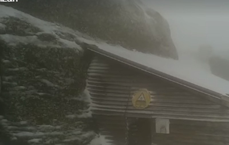 VIDEO | Imagini incredibile: ninsoare în plină vară în Munții Bucegi!