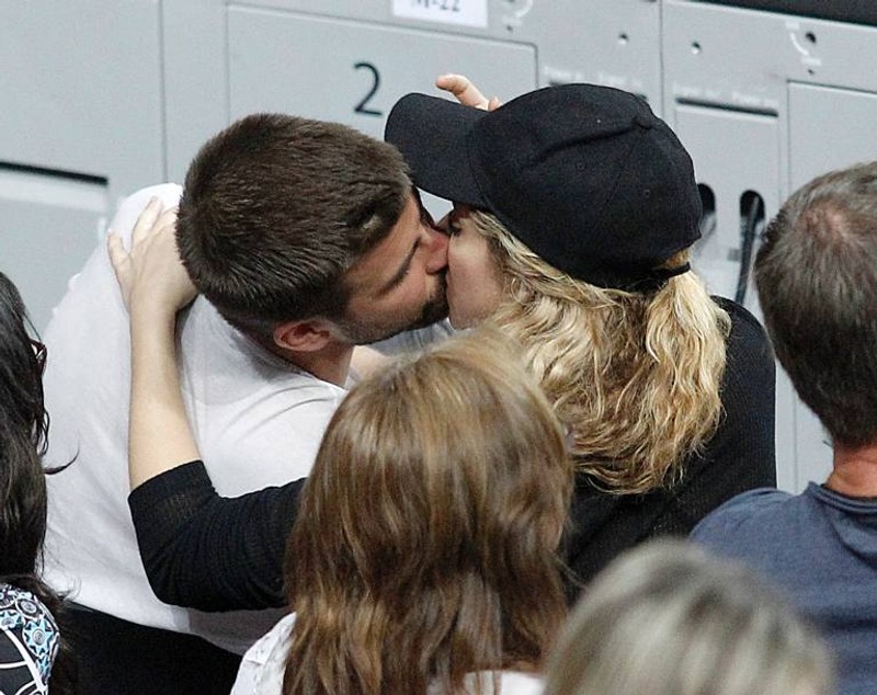 FOTO / Scene de dragoste cu Pique şi Shakira la Campionatul Mondial!
