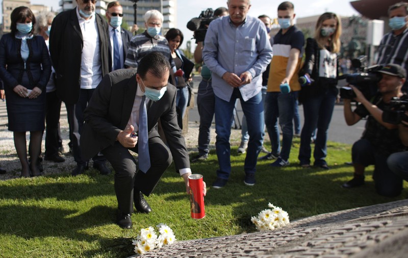 Ludovic Orban a depus coroane de flori la Monumentul dedicat Mineriadei din 13-15 iunie 1990