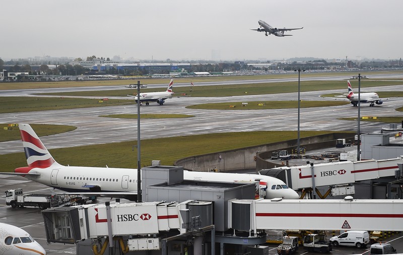 TRAFICUL AERIAN a fost ÎNCHIS, în Londra. Avioanele nu mai POT DECOLA SAU ATERIZA