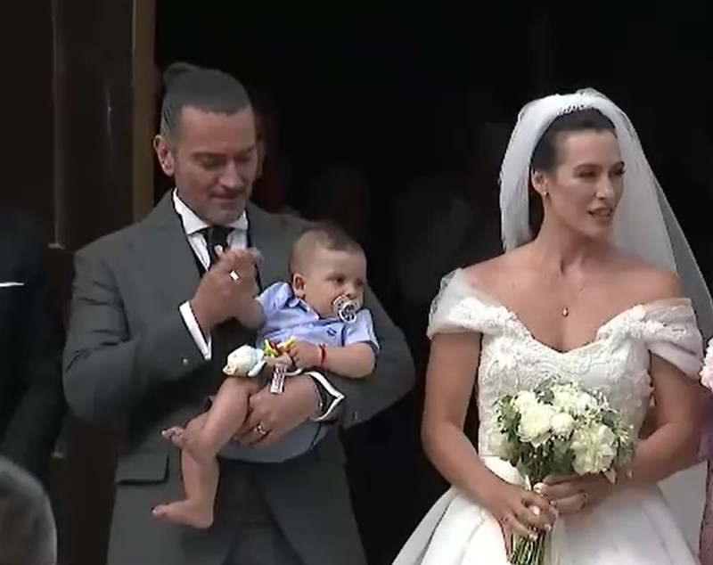 Cătălina Ponor s-a căsătorit religios cu Bogdan Jianu. Mirele și-a făcut o apariție ca în filme, pe cal, iar mireasa în caleașcă