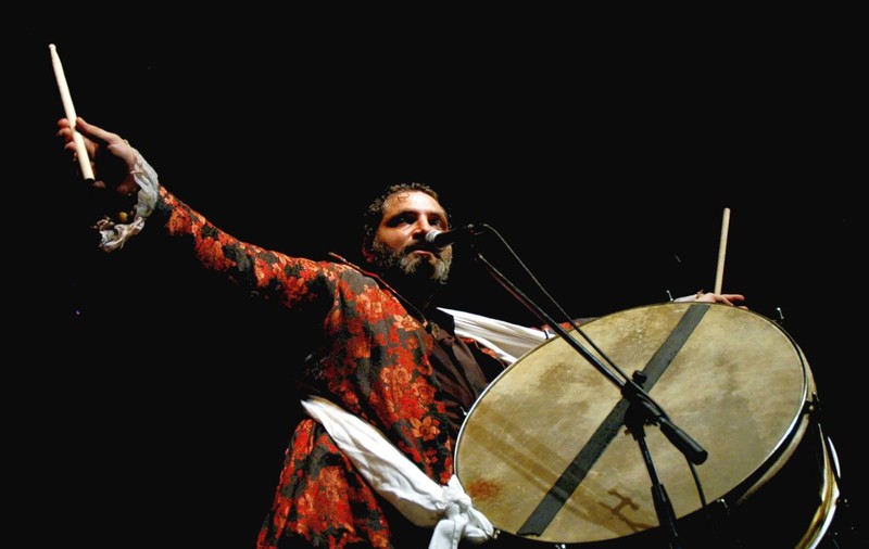 Damian Drăghici, liderul trupei Damian & Brothers de nerecunoscut în prima zi de muncă la Parlamentul European! FOTO