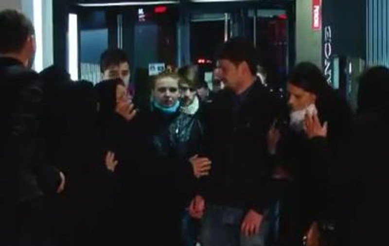 Invazia bocitoarelor în cluburi: ”Piei satană cu venin/ Tu i-ai dat alcool din plin”