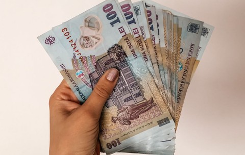 Câți bani a strâns un român cu venit mediu la Pilonul 2 de pensii, după 18 ani de contribuții