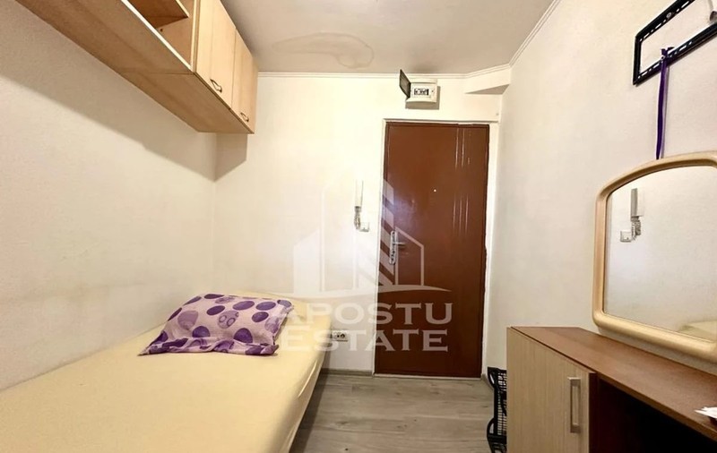 Ar putea fi o boxă, dar e cea mai mică garsonieră din Timișoara. Cu cât crezi că se vinde?