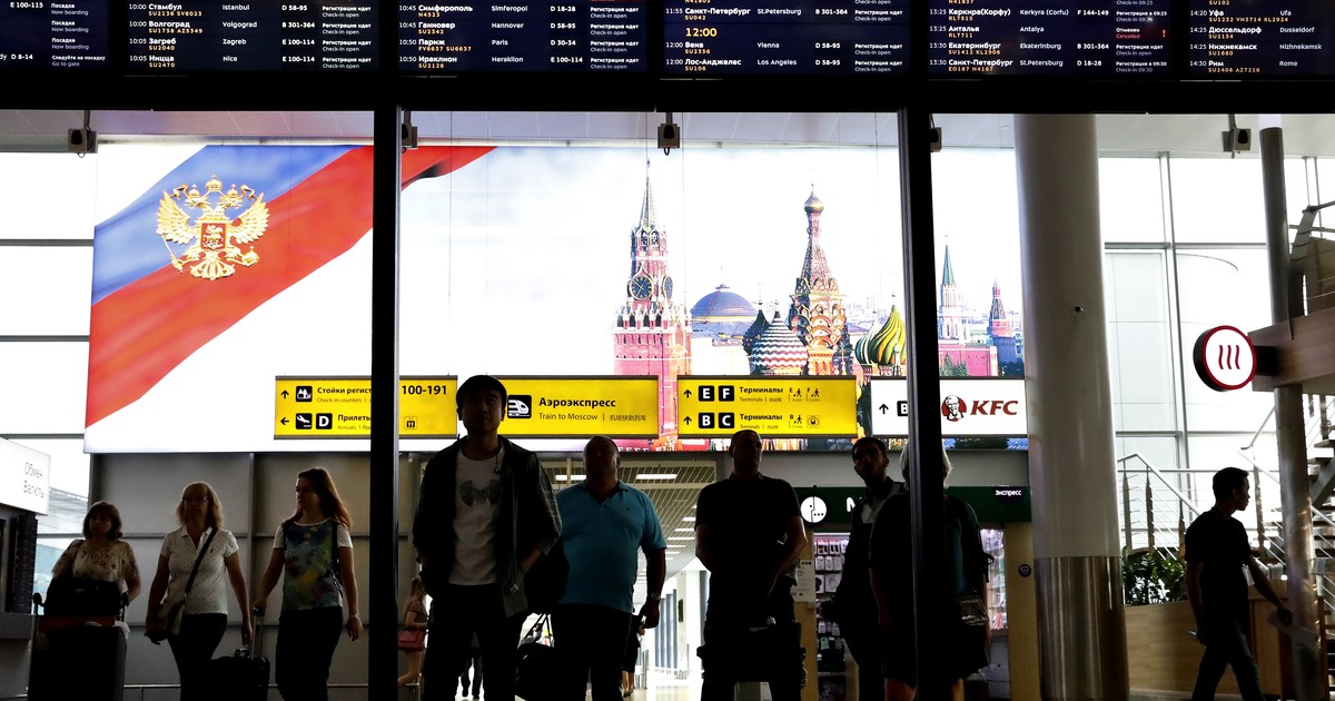 Panică la bordul unui avion pe un aeroport din Moscova: Opt răniți în timpul evacuării