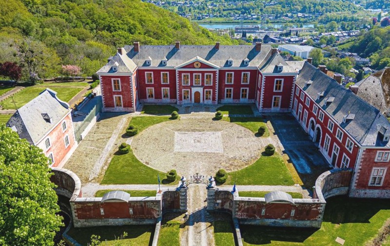 Un castel vechi de 300 de ani în Belgia, mai ieftin decât un penthouse în Constanța. Ce cumperi de 1.750.000 de euro