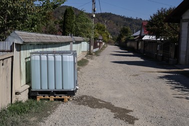 Rezervoare cu apă menajeră. Sursa foto: Vlad Chirea